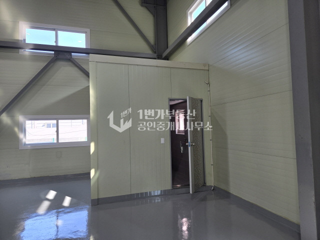 경기 평택시 청북읍 1동 <100py> 깔끔한 공장/창고 40ft진입가 월세 매물번호 10035 사진 4